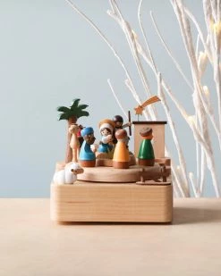 Wooderful Life Nativity Scene Music Box *New*