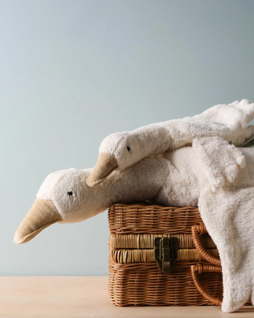 Senger Naturwelt Cuddly Animal - White Goose 4 Senger Naturwelt Cuddly Animal - White Goose